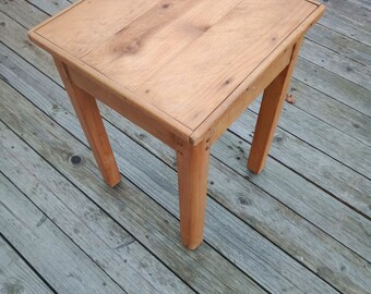 Ancien tabouret en bois massif - 1960-70