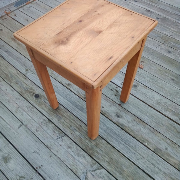 Ancien tabouret en bois massif - 1960-70