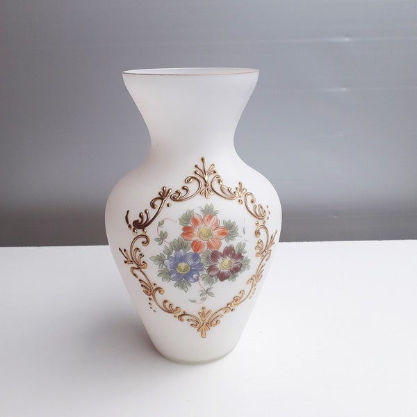 Ancien vase art nouveau verre opacifié - décors floral et arabesques dorées .