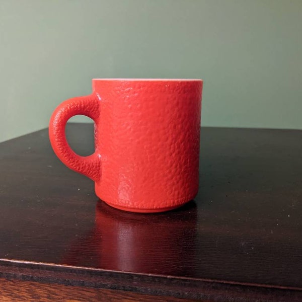 Vintage 1960s 1970s Red Painted Milk Glass Coffee Tea Mugs, Pyrex Fireking style mugs, milk glass mugs for kitchen coffee bar