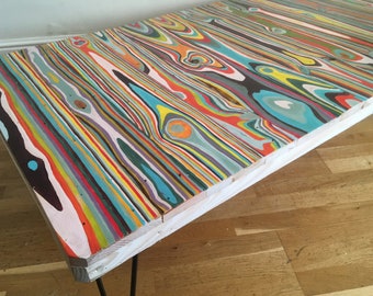 Atemberaubender bemalter Couchtisch mit industriellen Haarnadelbeinen