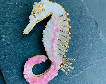 Sea horse brooch, embroidered real seahorse pin, fairy seahorse, handcrafted brooch bijoux femme, nautical collar pin