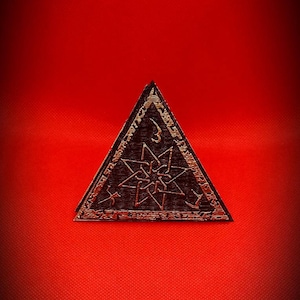 Triangolo puzzle in stile Hellraiser