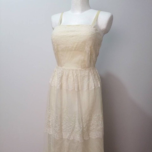 Vintage 70s 60s summer dress, berkertex bride 70s cream dress, size M medium, S small, flower lace, medium lenght, lining, wedding, daydress