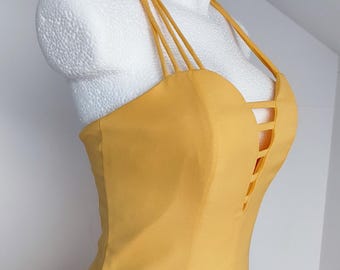 vintage gele formele jurk, avondjurk, jaren 90, stijlvol, elegant, minimalistisch, maat M, medium zeldzame cocktailparty, groot feest, huwelijksfeest