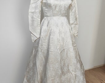 Vintage wedding gown from 50s 60s, satin, flowers, shiny, heavy, warm, white dress, retro gown, size M medium or bigger S small