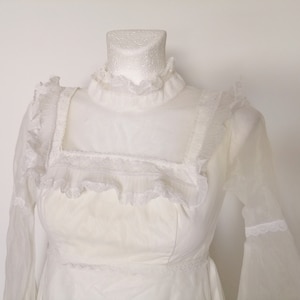 Robe de mariée longue vintage des années 70, blanc crème, volants, hippie, Empire, bohème, manches longues, xs 34 32 très petit, longue queue, elfe, sorcière, païen