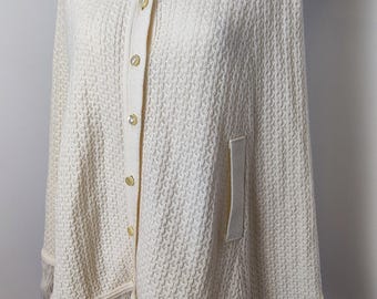 vintage manteljas cape, crèmewit, crème, beige, maat XS S M, oversized, knopen, natuurlijk, cottage coquette in boho-hippiestijl