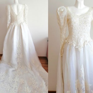 Vintage wedding dress  from 90s, bride dress, white wedding, puffed, romantic, long dress, tail, size M medium to L large,mat material, lace