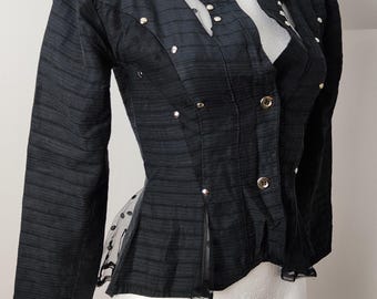 vintage zwarte jas jaren 90 stippen goth elegant minimalistisch zeldzaam bizzare, unieke stijl, retro jas, S klein tot klein M medium pin-up rockabily