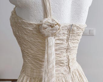 Crèmekleurige trouwjurk met één schouder, Griekse godin maxi-jurk alternatieve bruidsjurk, getextureerde geruite Cottagecore-jurk 70s 80s