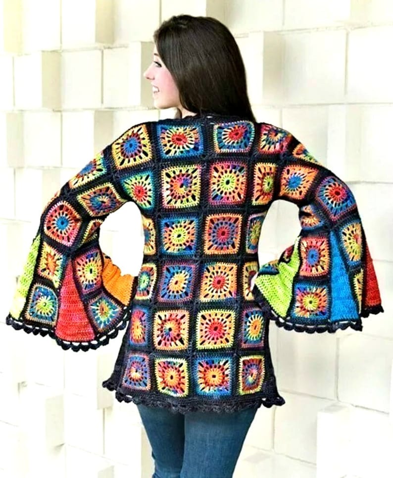 Кофточка крючком квадратами. Бабушкин квадрат дольче габбана. "бабушкин квадрат" - "pizzazz". Кофты связанные из квадратов. Кофточка крючком квадратами.