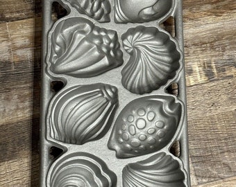 Vintage John Wright Cast Iron 1989 Sea Shell Baking Cornbread Cake Pan Mold USA