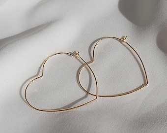 Elara heart hoop gold, heart-shaped earrings, gold-coloured, gold-plated, heart-shaped earrings, silver-coloured, silver wire, heart earrings
