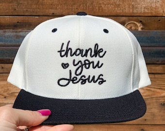 Gorra "Gracias Jesús" / Gorra ajustable Snapback / Gorra cristiana estilo mamá / Gorra de camionero bordada con mensaje de fe / Regalo para ella / Gorra de verano