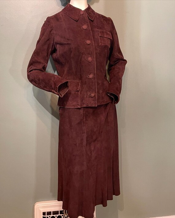 1940s Mahogany Peachskin Suede Ladies Suit - image 2