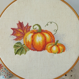 Kruissteekpatroon liefde herfst - Halloween pompoen en herfstbladeren grafiek - Thanksgiving thema Stilleven - Artmishka - pdf digitaal patroon