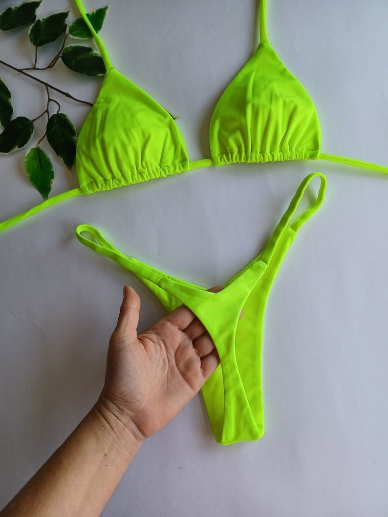 BIKINI AFRODITE Classico bikini perizoma vita bassa con parte anteriore a V, top bikini a triangolo Neon Yellow