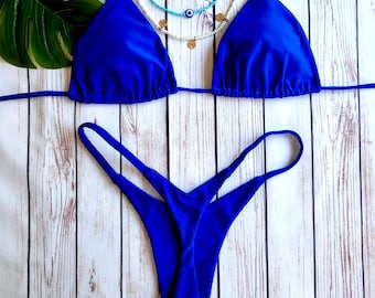 BIKINI AFRODITE - Klassieke stringbikini - lage taille met V-voorkant, driehoekig bikinitopje