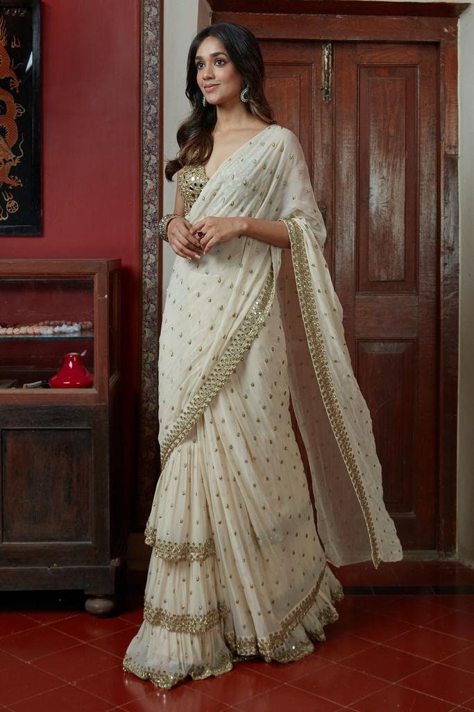 Amazon.com: Look Fashion Bollywood Jacqueline Fernandez Style White Color  Saree In Fancy Thread work Gorgeous Saree (Un Stitch) : Clothing, Shoes &  Jewelry