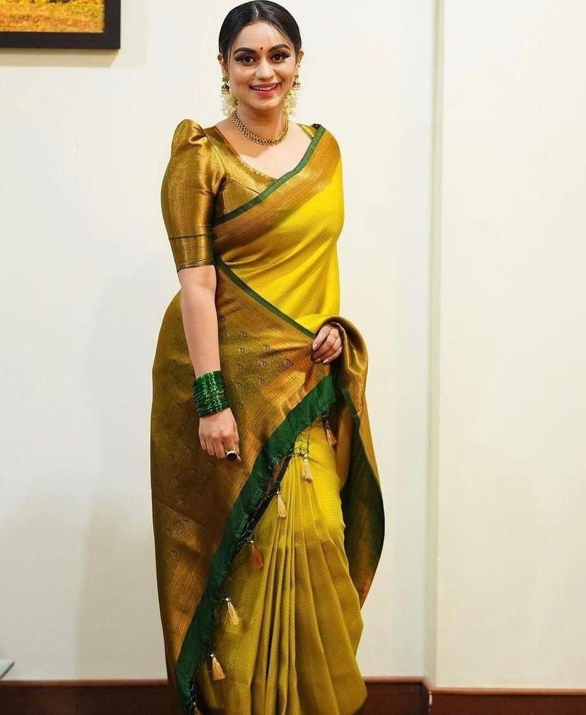 Buy Pure Silk Saree in Green Color Online - dvz0003392