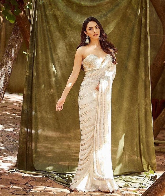 Photos: Deepika Padukone slays in a pearl white saree as she attends Javed  Akhtar's 75th birthday bash | Hindi Movie News - Times of India