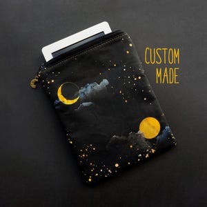 Zipper ereader case with full moon, Kindle Paperwhite Oasis sleeve, Kobo Sage Forma, Tolino Vision 6, Nook Glowlight 4e, Pocketbook Era