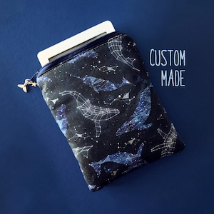Kindle cover with whales and stars, Kobo Clara HD and Nia case with constellations, Kindle Paperwhite 2021 ereader sleeve, whale gifts