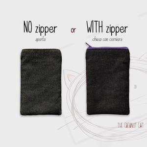 K&ouml;nnte beinhalten: Zwei dunkle Jeans-Pouches, einer ohne Rei&szlig;verschluss und einer mit lila Rei&szlig;verschluss. Der Text lautet "NO zipper" und "WITH zipper". Das Logo The Coconut Cat befindet sich unten rechts.