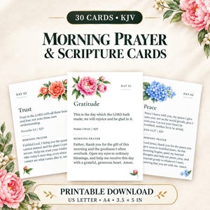 Pode incluir: Um conjunto de 30 cartões de oração matinal e escrituras com ilustrações florais. Cada cartão exibe um tema, um versículo bíblico KJV e uma oração. O texto inclui Day 01 Gratitude, Day 02 Trust e Day 03 Peace. Download imprimível, US Letter, A4, 8,89 x 12,7 cm.