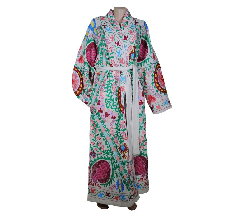 Чапан женский. Бухарский чапан. Чапан женский Бухара. Узбекский халат летний. Узбекское кимоно.