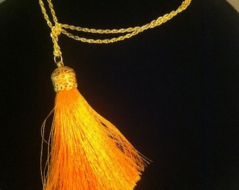 100% pure silk tassel pendant in a filigree and scalloped 18K Gold plated dome and measuring 18 mm in diameter with a silky and enveloping