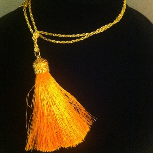 100% pure silk tassel pendant in a filigree and scalloped 18K Gold plated dome and measuring 18 mm in diameter with a silky and enveloping