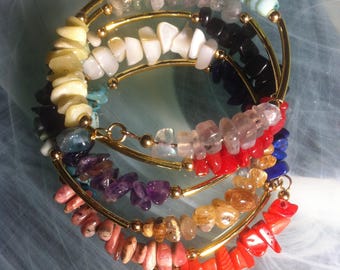 A five-strand memory bracelet composed of nuggets of fourteen different gemstones that will delight you with their virtues and benefits