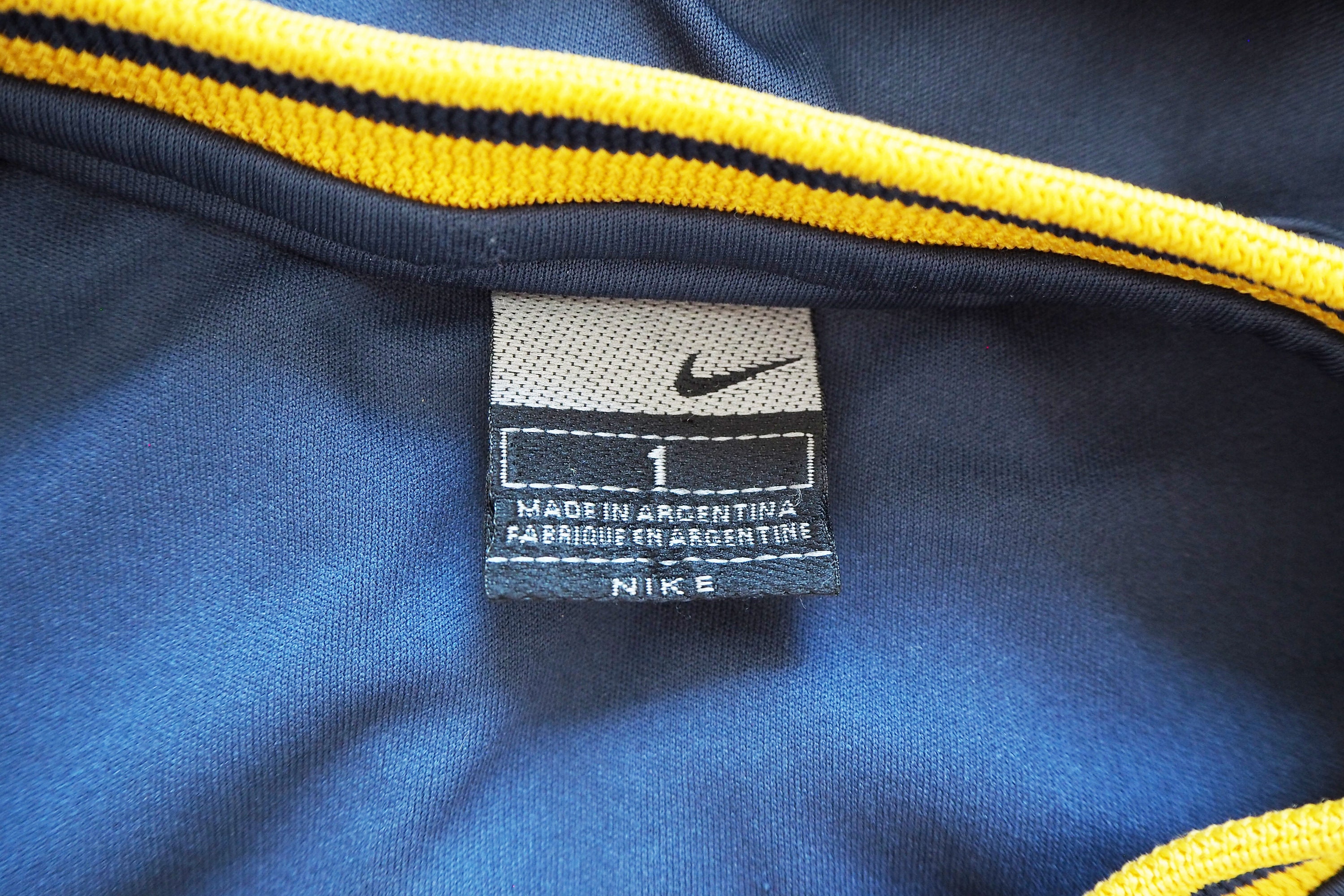 Nike made in argentina top
