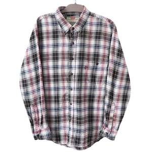 Vintage LEVI&#39;S Flannel Shirt Size M / L 90s button up plaid pattern