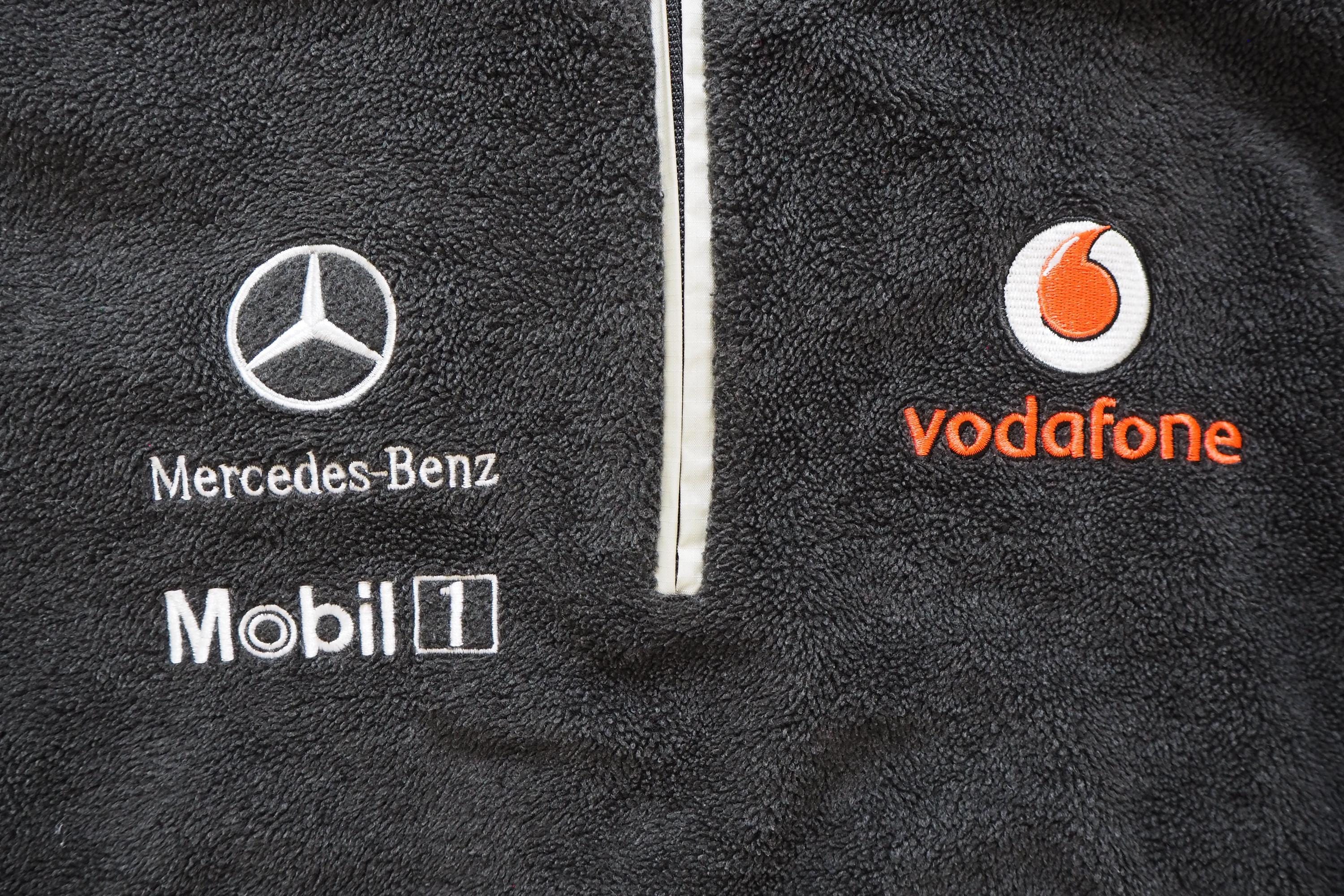 Pull Femme Vodafone McLaren Mercedes F1 - Noir, Taille L, Occasion En Bon état, Style Henley