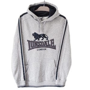 Vintage LONSDALE hoodie sporttrui groot logo maat M grijze hooded pullover jaren 00 Britse stijl