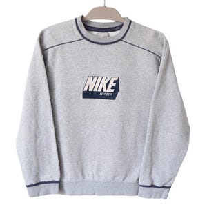 Vintage NIKE Sweatshirt gray crewneck big logo jumper Size women&#39;s M 00&#39;s streetwear pullover