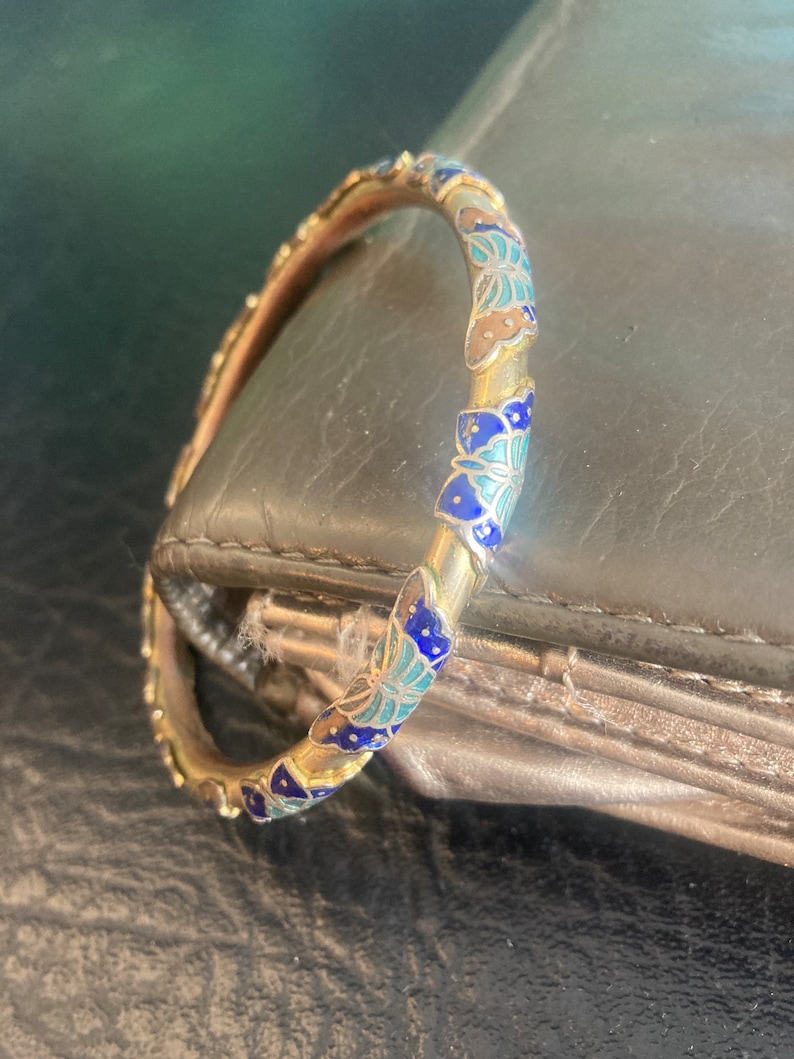 Vintage enamel bangle with butterfly design. zdjęcie 5