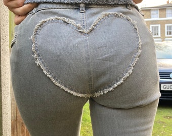 jean vintage Stella McCartney à pattes d'éléphant avec joli motif cœur.