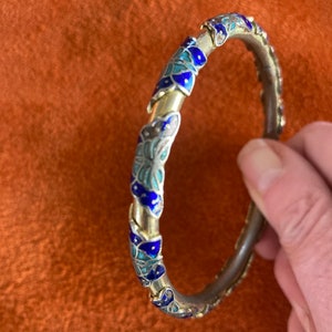 Vintage enamel bangle with butterfly design. zdjęcie 6