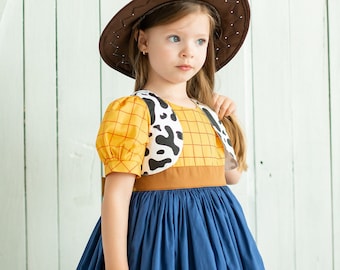 ウッディをイメージしたくるくる回るドレス、トイ・ストーリーのコスチューム