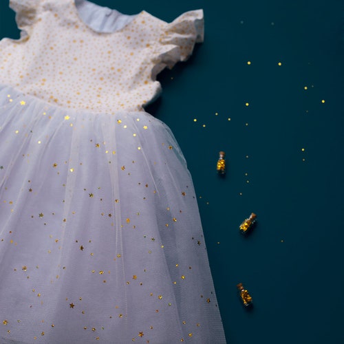 white mesh dress with gold stars Confte