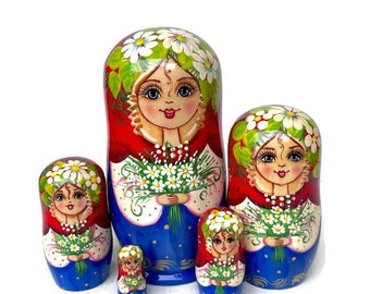 Schöne traditionelle Verschachtelungspuppen, russische Puppen, Babuschka-Puppe, Stapelpuppen, Weihnachtsstrümpfe, Geschenk für ein Mädchen, Holzspielzeug,