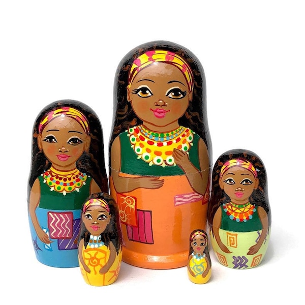 Muñecas de anidación de piel negra para niños, muñeca de anidación afroamericana, juguete de madera hecho a mano, muñeca rusa, muñecas rusas apilables, Montessori