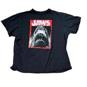 Vintage Horror Tee Jaws Black Short Sleeve XL Men's Unisex 90s Shark Great White Thriller Movie Pop Culture Scary Black Red