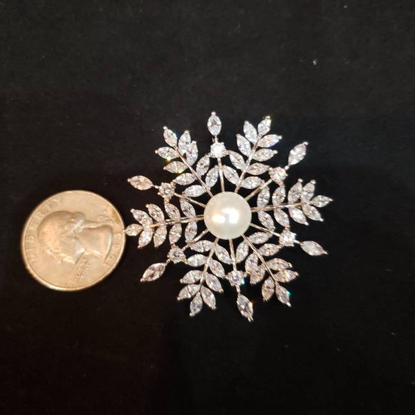 Elegant Silver Snowflake Brooch