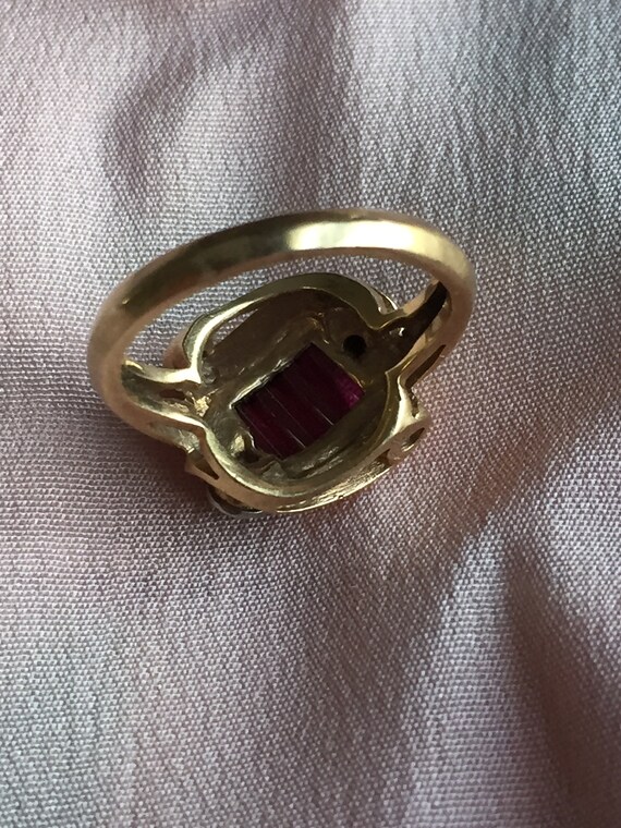 Gold and Garnet Ring - image 3