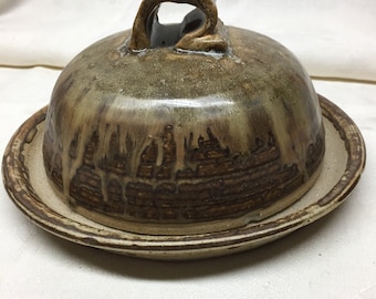 Pottery covered dish